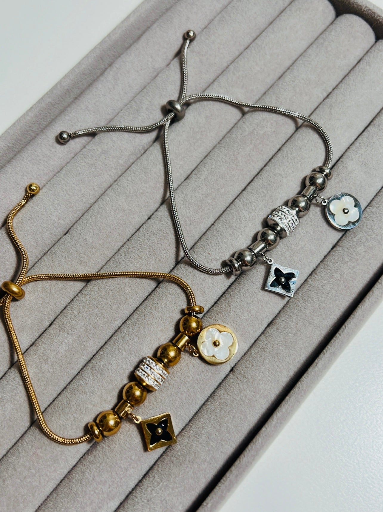 Pulsera ajustable dijes