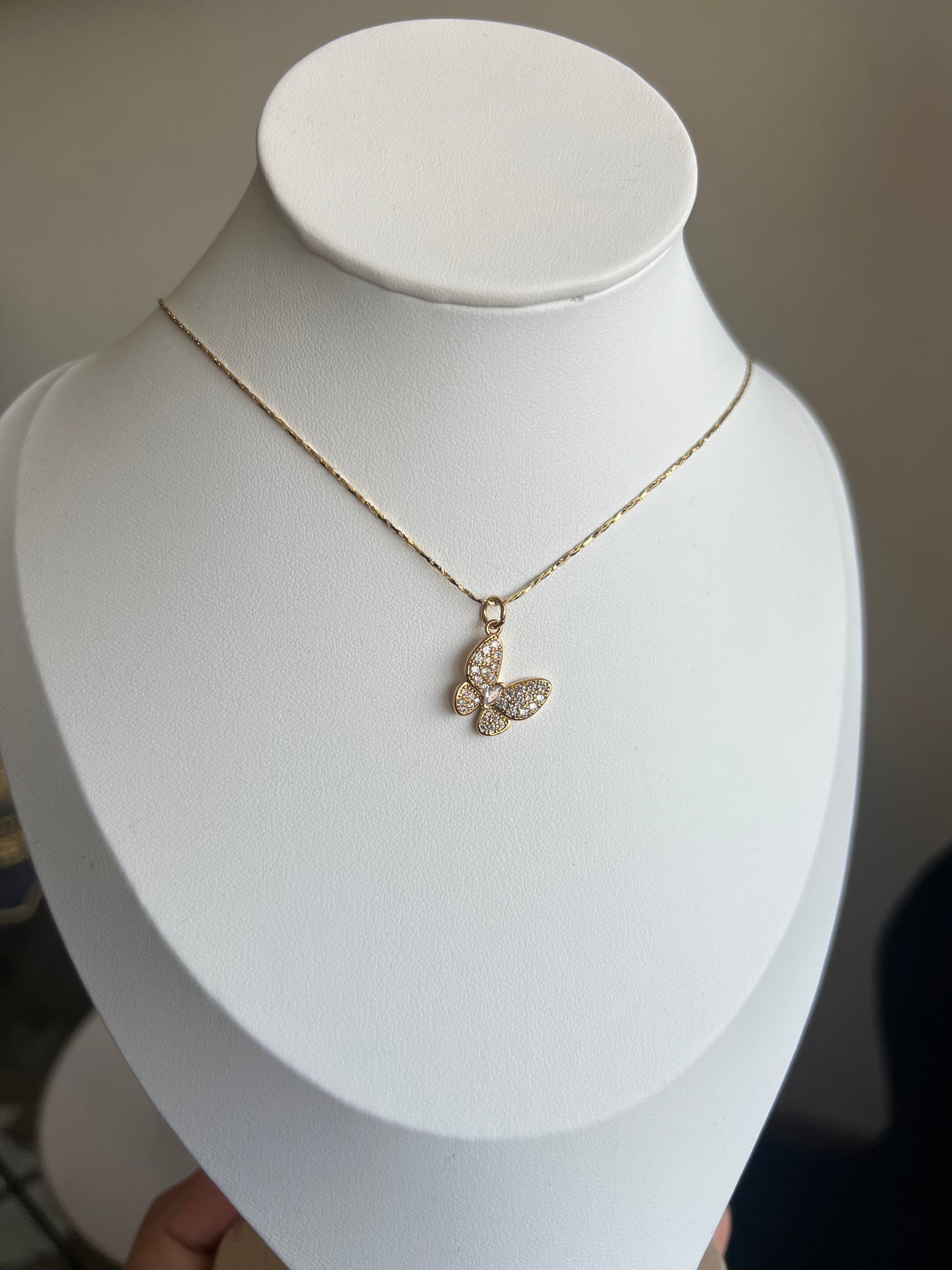 Collar mariposa circones