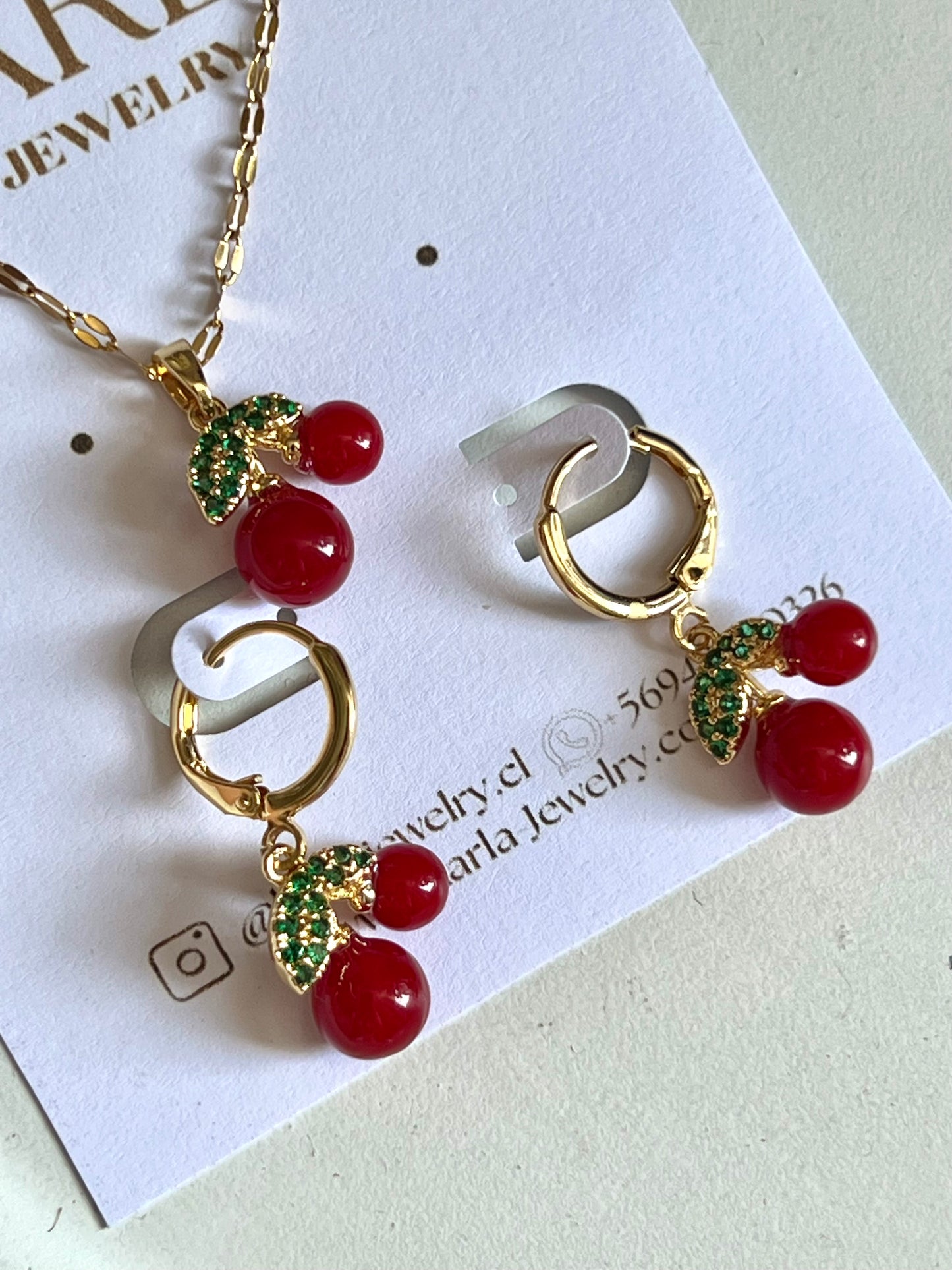 Set Cherry collar + Huggies