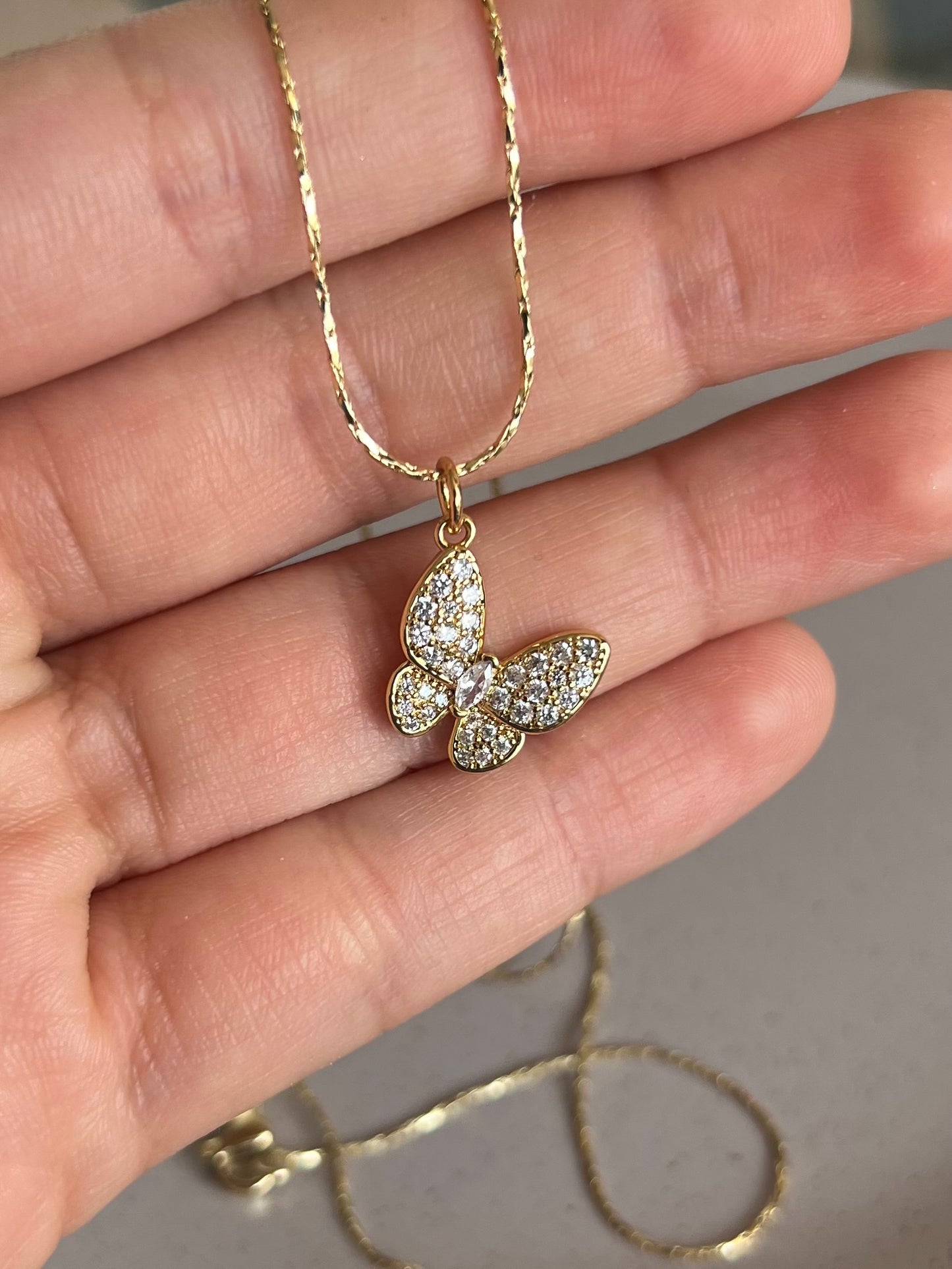 Collar mariposa circones