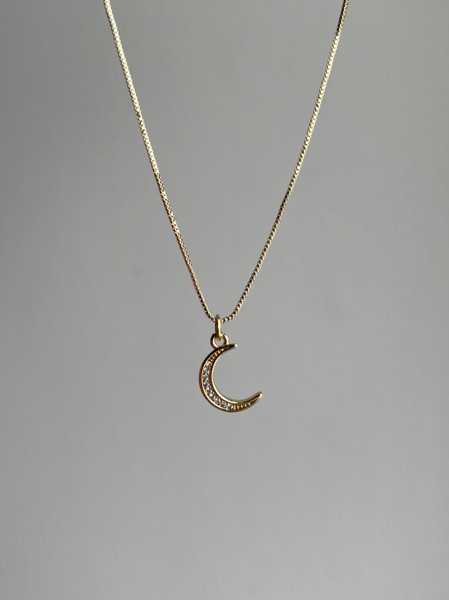 Collar media Luna